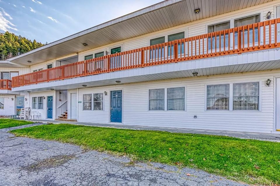 Moosehead Condo Unit #2 House in Moosehead Lake