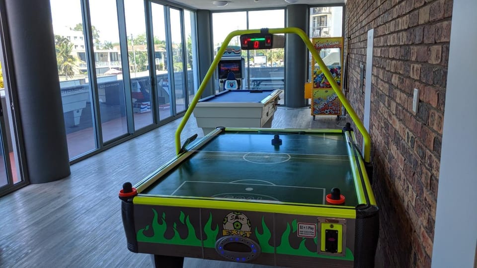 Billiard, Game Room