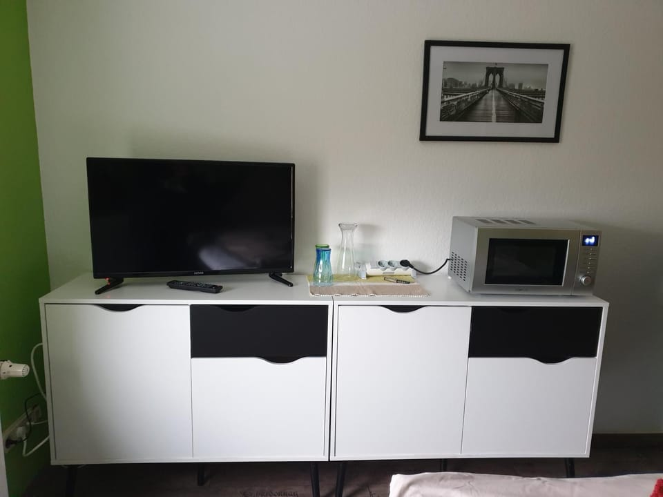 TV and multimedia, Photo of the whole room, Decorative detail