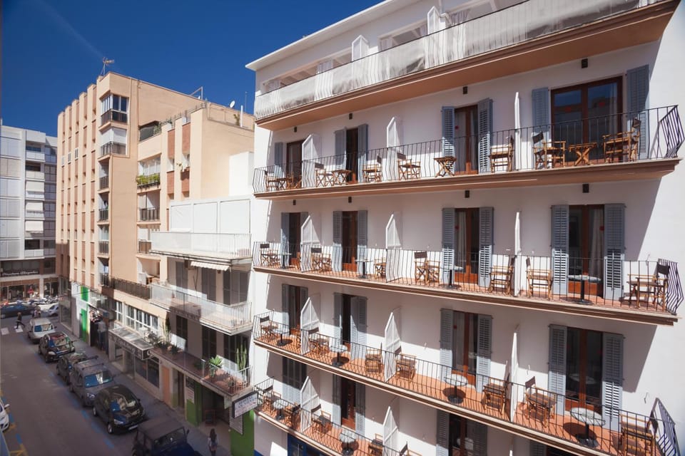 Property building, Neighbourhood, Balcony/Terrace