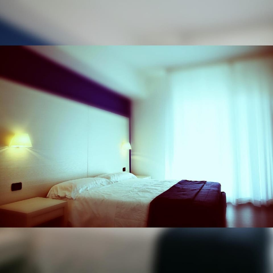 Nearby landmark, Restaurant/places to eat, Natural landscape, Fitness centre/facilities, Beach, Bedroom, Sea view, Supermarket/grocery shop, Shopping Area, Entertainment