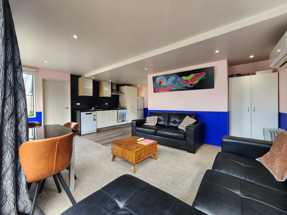 A Stones Throw From Town A-Frame Apartment in Dunedin
