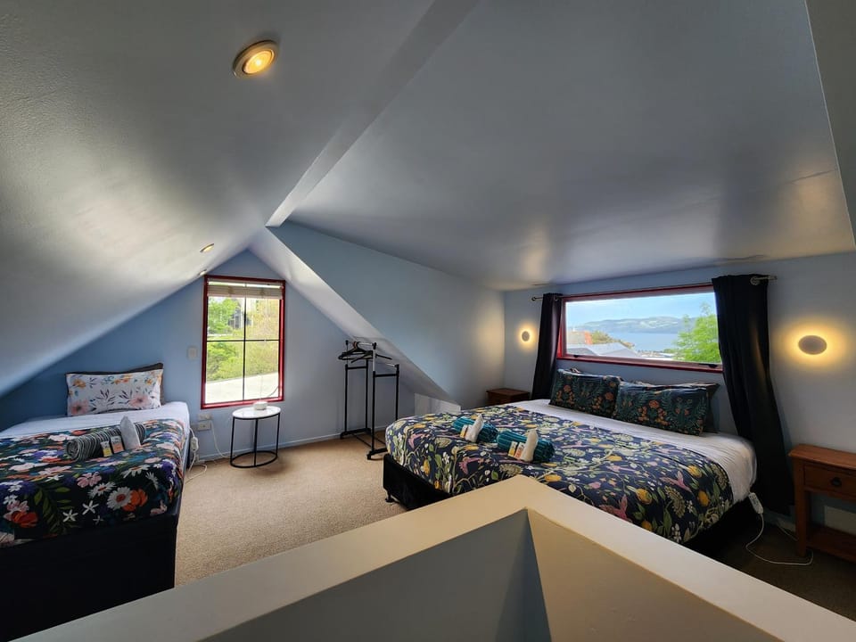 A Stones Throw From Town A-Frame Apartment in Dunedin