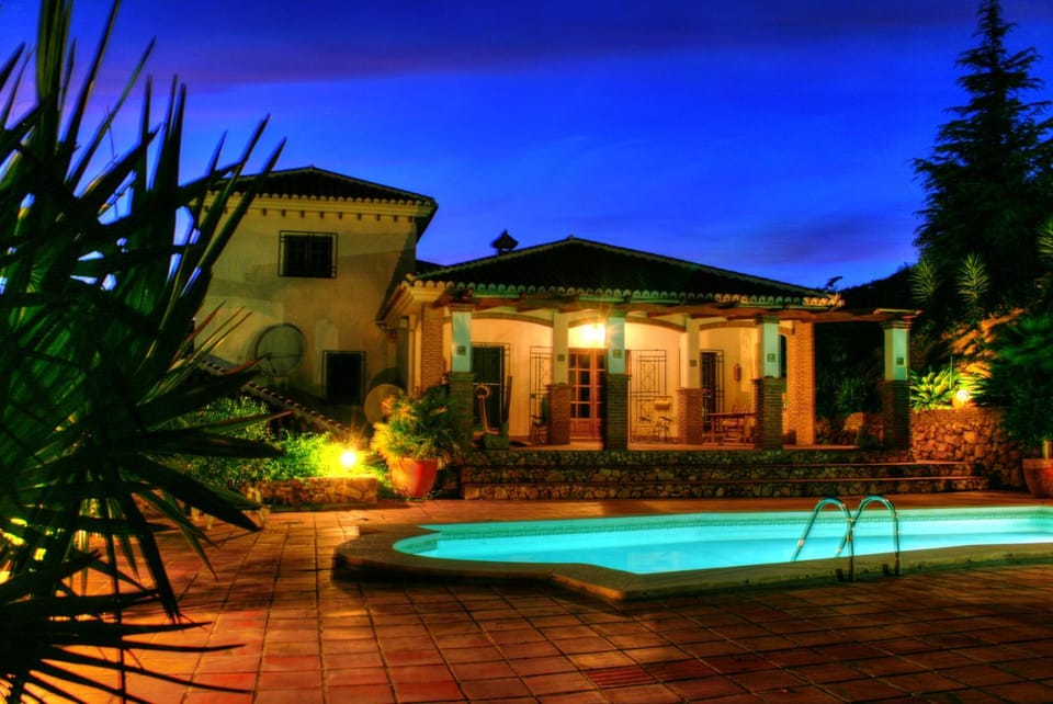 Property building, Swimming pool, Swimming pool