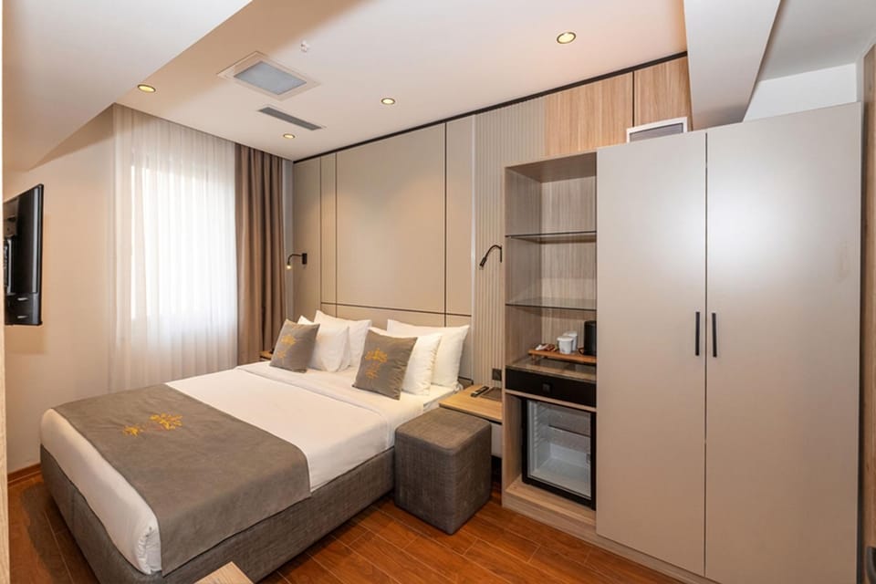 Bed, Photo of the whole room, Bedroom