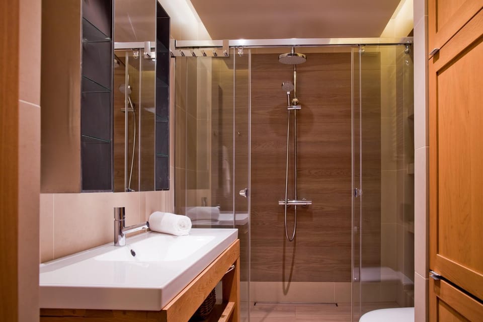 Shower, Bathroom, towels