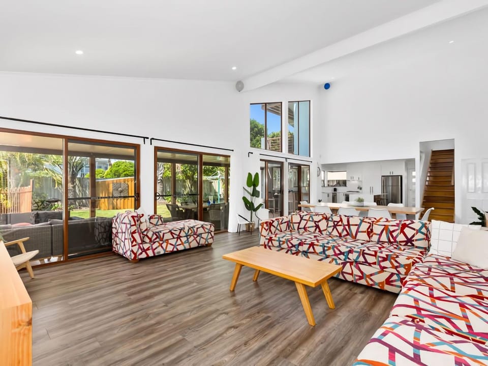 Kitchen or kitchenette, Living room, Seating area