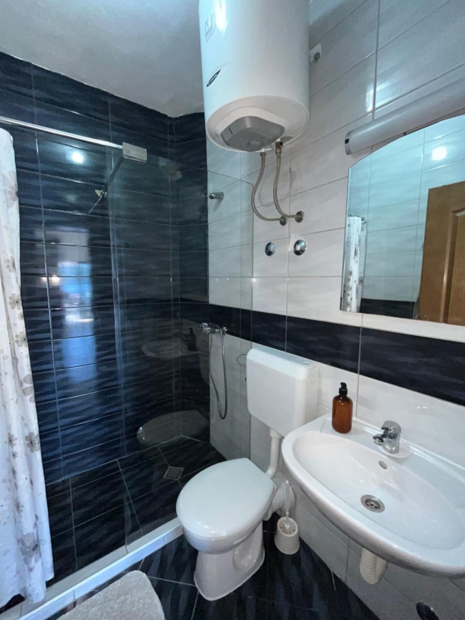 Shower, Toilet, Bathroom, towels