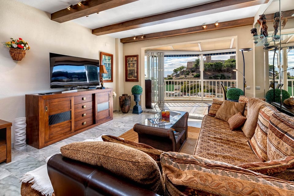 Communal lounge/ TV room, Living room