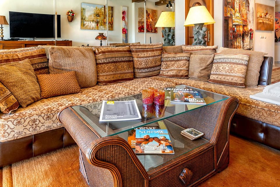 Communal lounge/ TV room, Living room