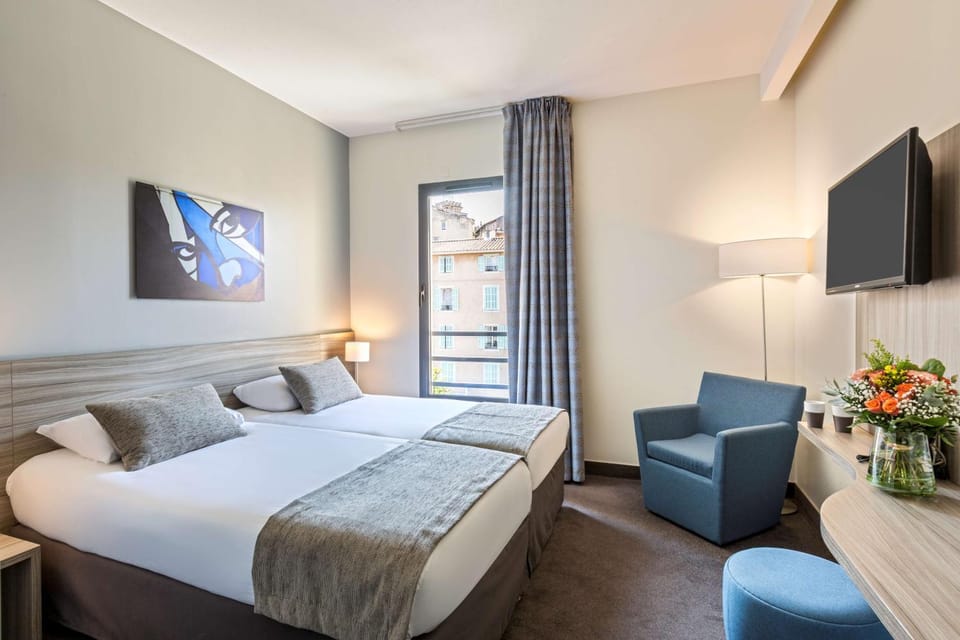 Photo of the whole room, On site