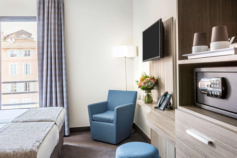 Photo of the whole room, On site