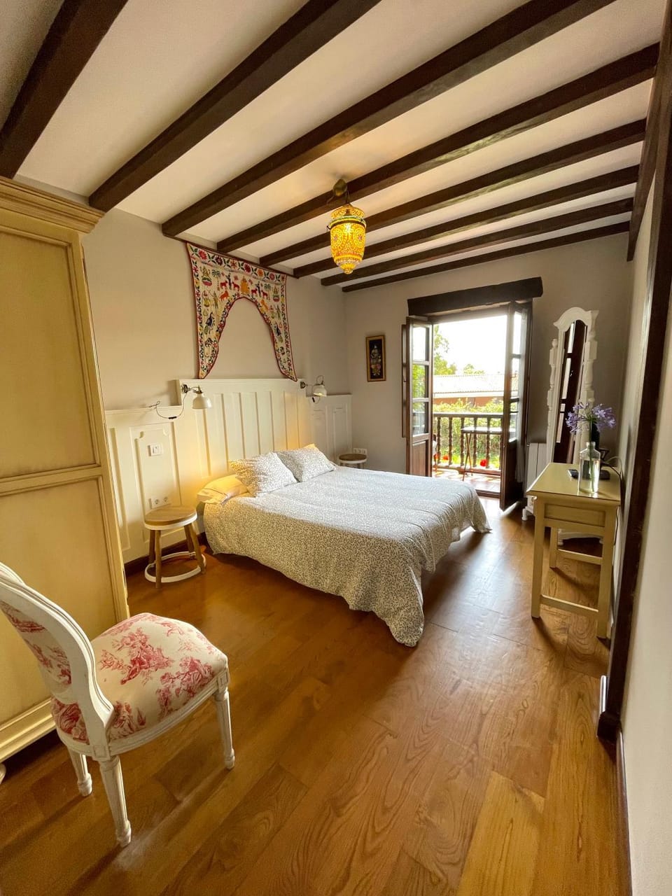 Photo of the whole room