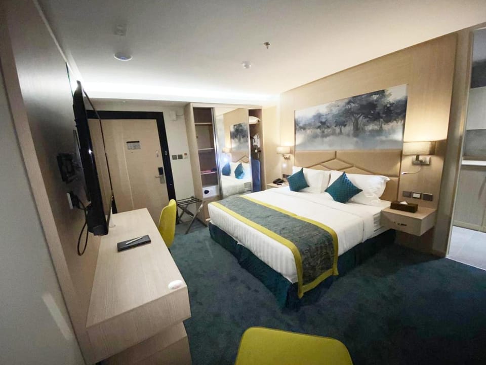 Bed, TV and multimedia, Photo of the whole room, Bedroom, wardrobe