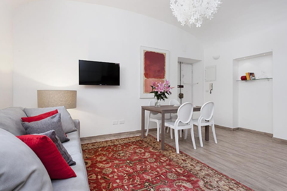 Property building, Communal lounge/ TV room, TV and multimedia, Living room, Seating area, Dining area