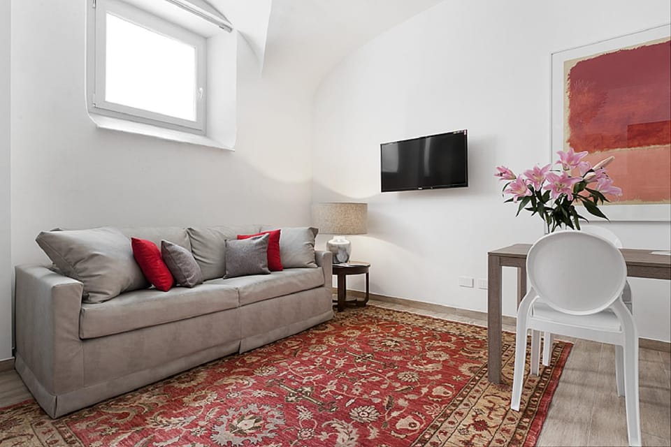 Property building, Communal lounge/ TV room, TV and multimedia, Living room, Seating area, Dining area