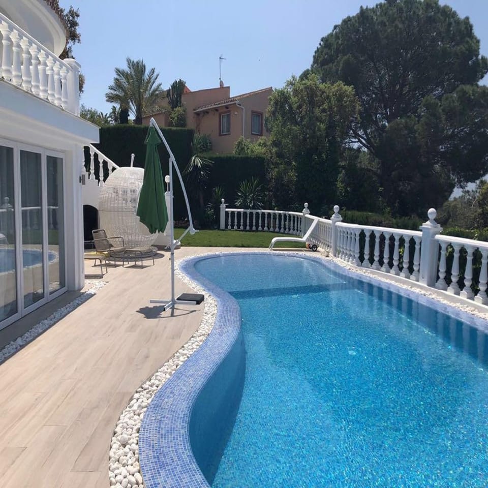 R02 Luxury Apartment in Villa with Pool and Garden Apartment in Marbella