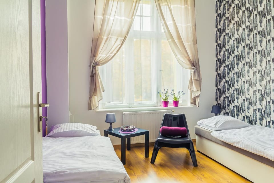Bed, Day, Summer, Living room, Other, Photo of the whole room, Decorative detail, Seating area, Bedroom, On site