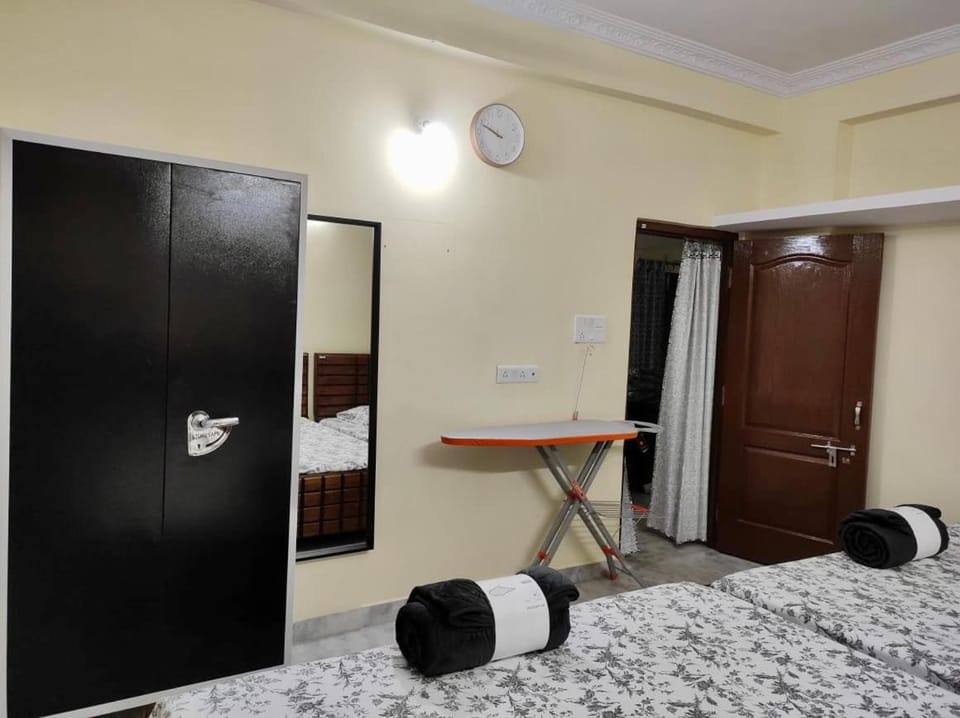 Bed, Photo of the whole room, Bedroom, wardrobe