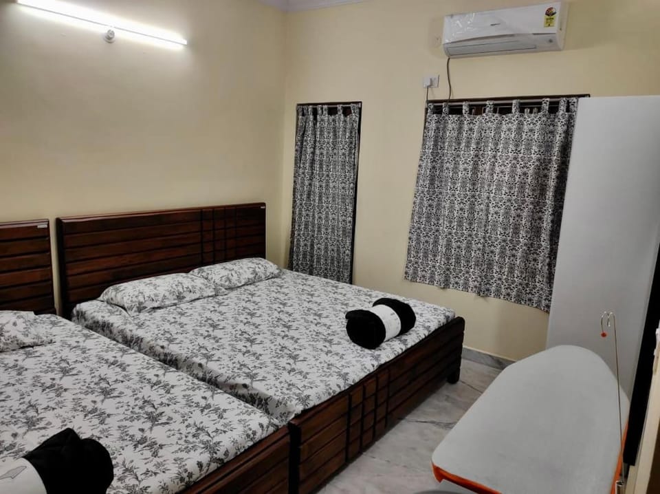 Bed, Bedroom, furniture, towels, air conditioner