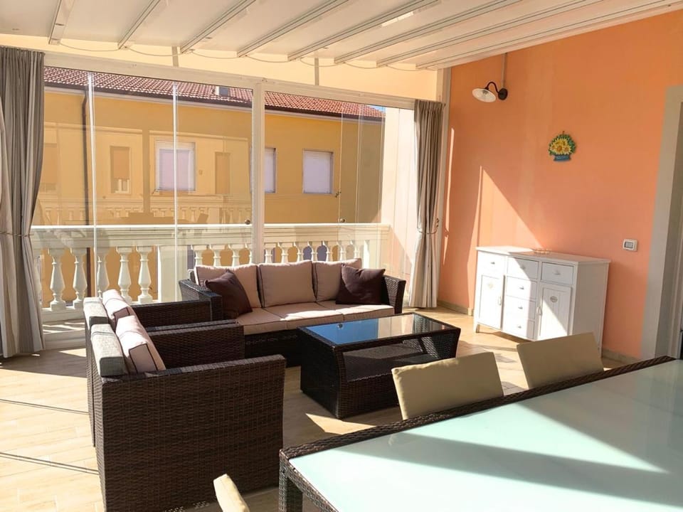 Balcony/Terrace, Living room