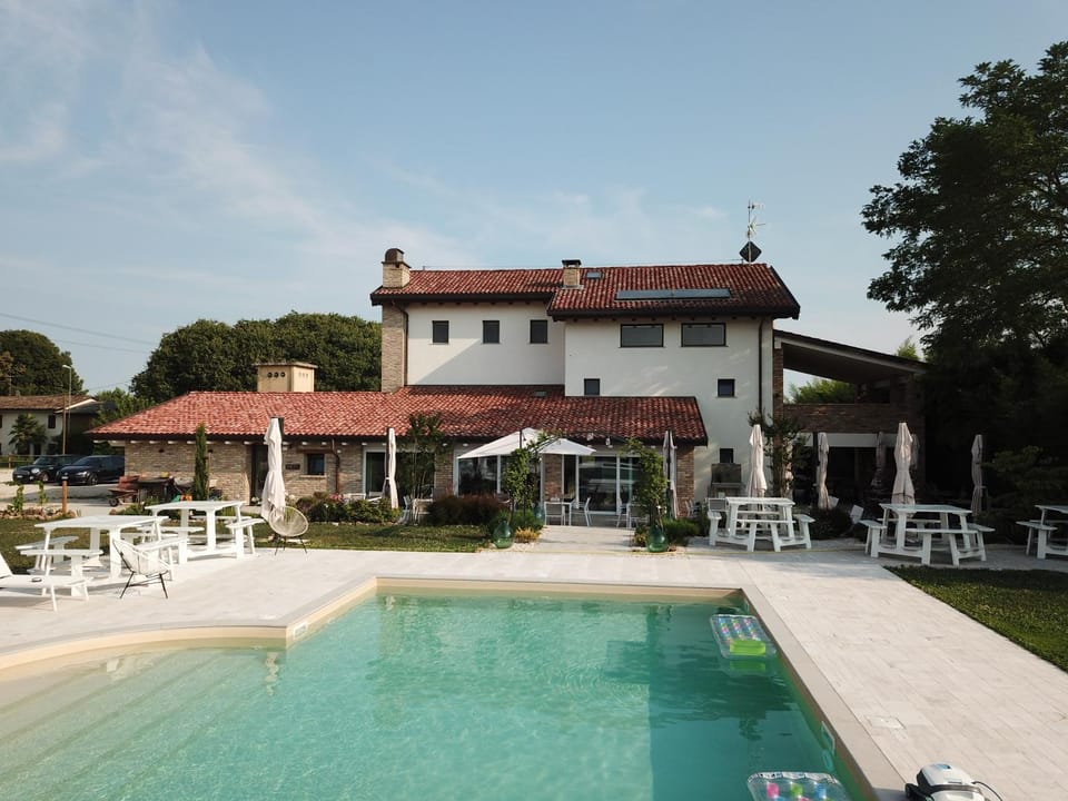 Property building, Swimming pool, Swimming pool
