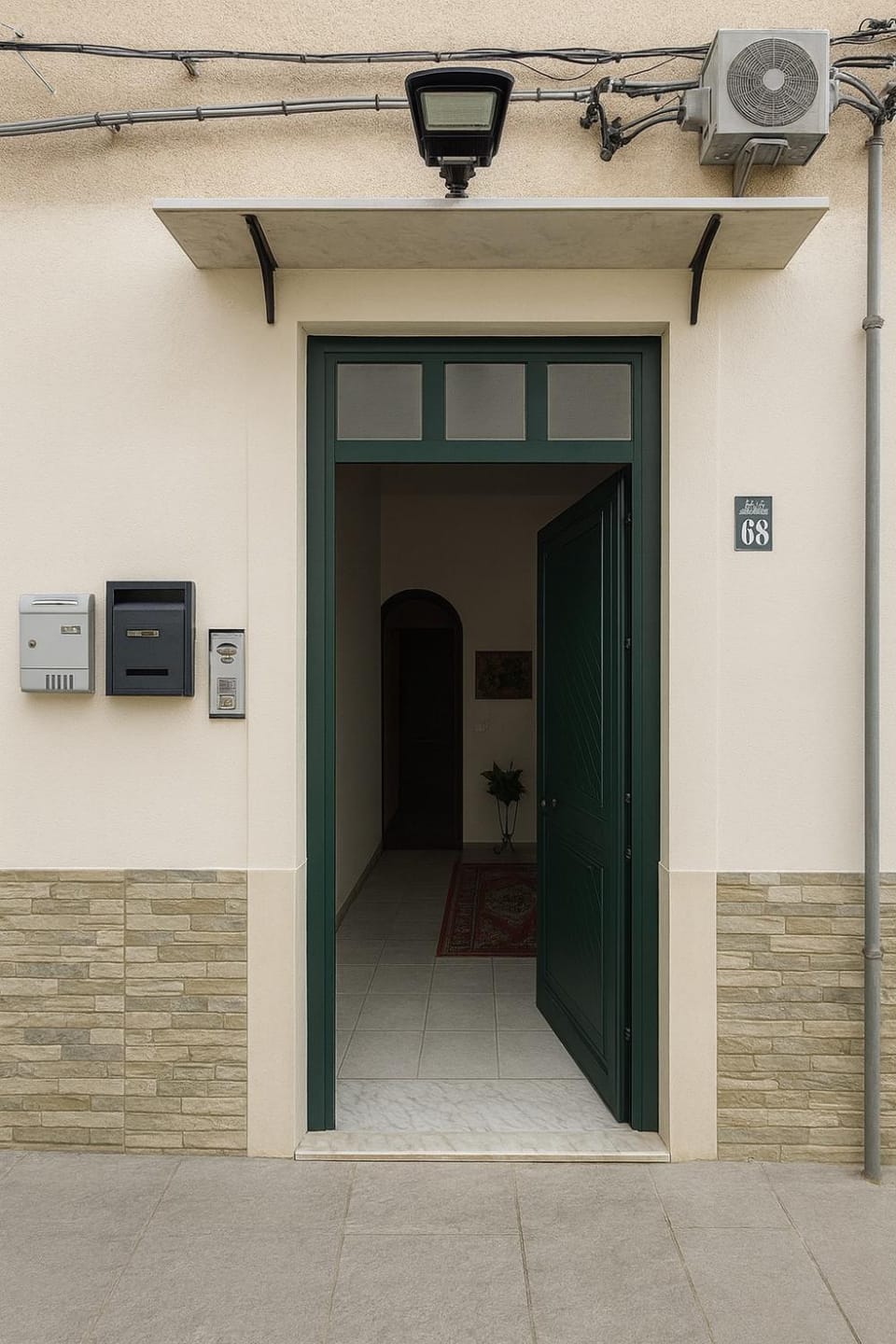 Facade/entrance