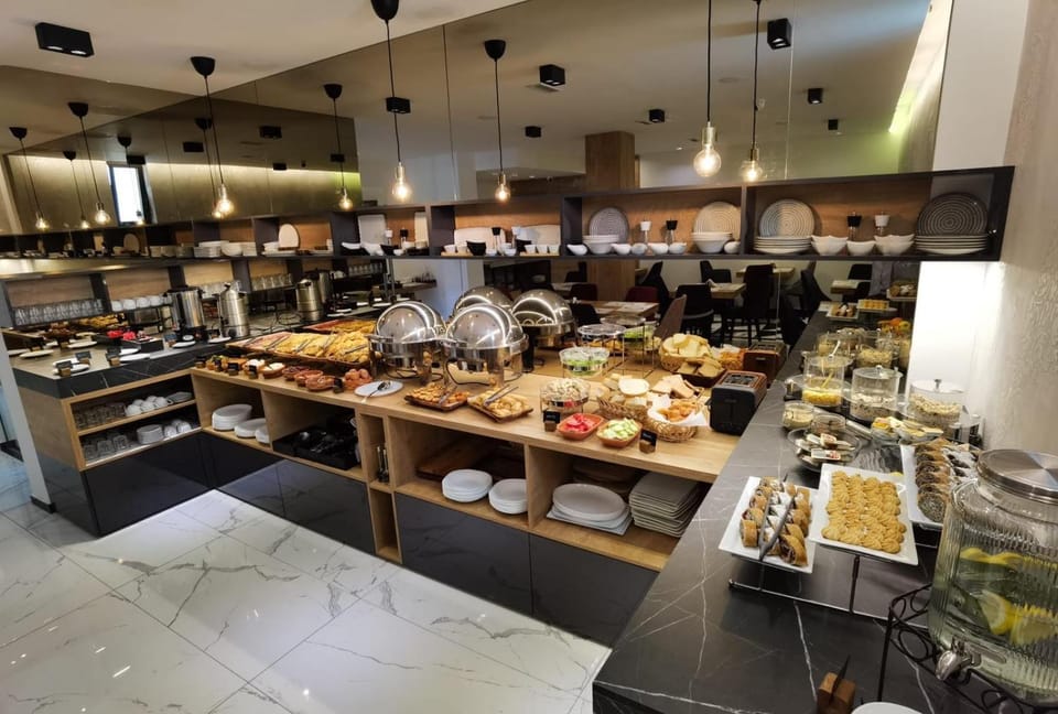 Food and drinks, Buffet breakfast