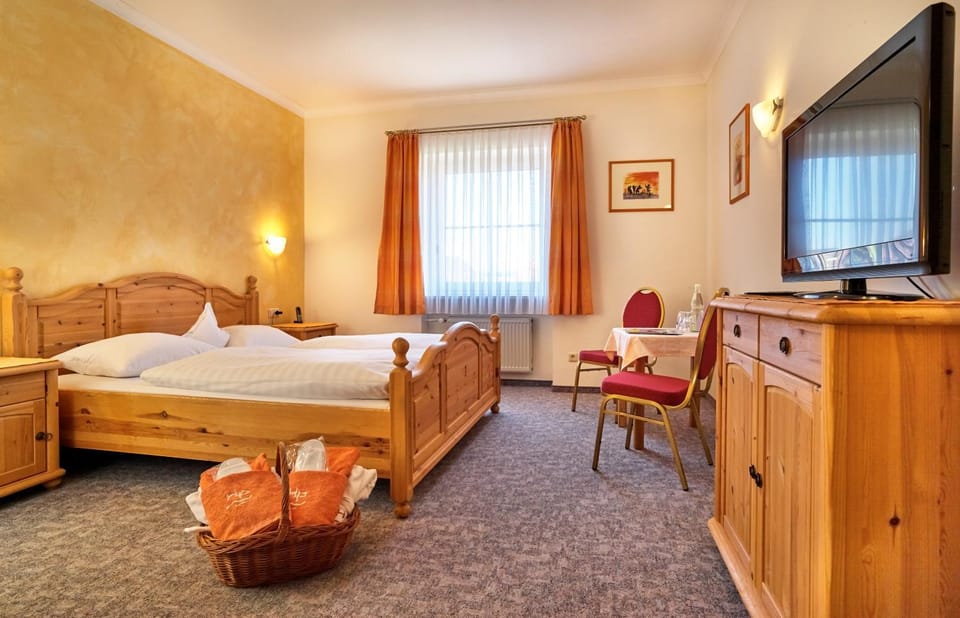 Bed, Photo of the whole room, Decorative detail