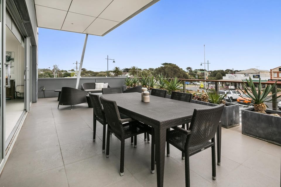 Property building, Patio, Balcony/Terrace