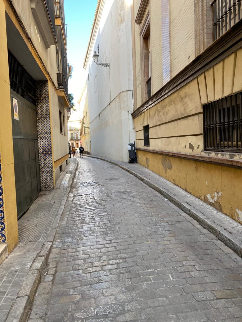 Facade/entrance, Neighbourhood