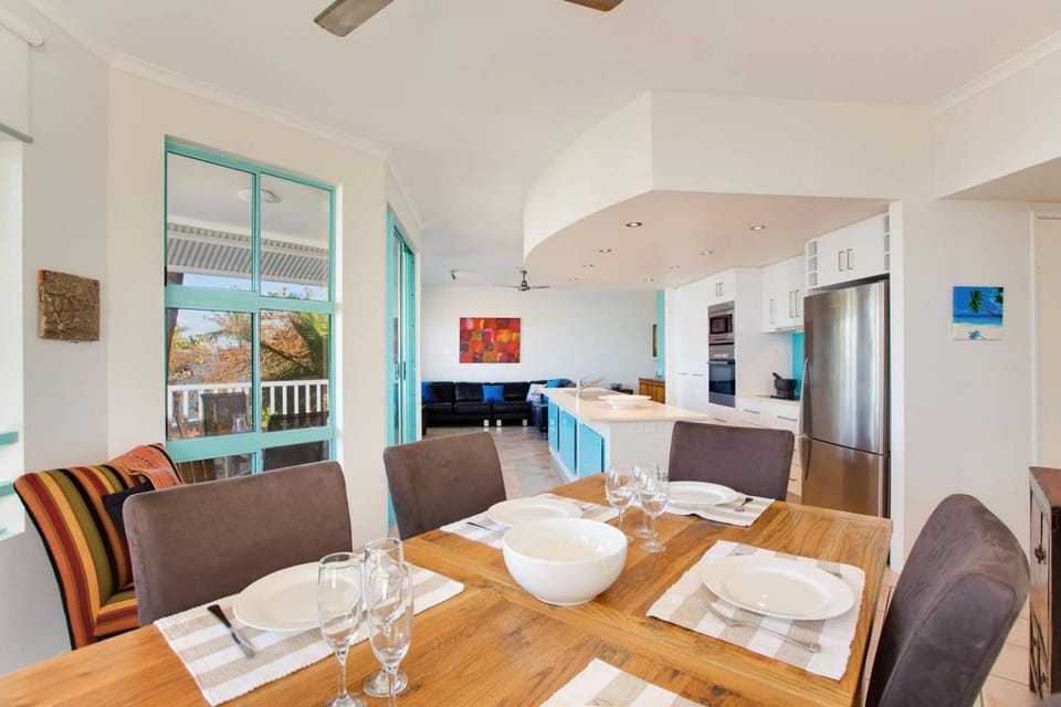 The Beach Shack 3BR Waterfront Resort, Own WIFI Apartment in Cairns