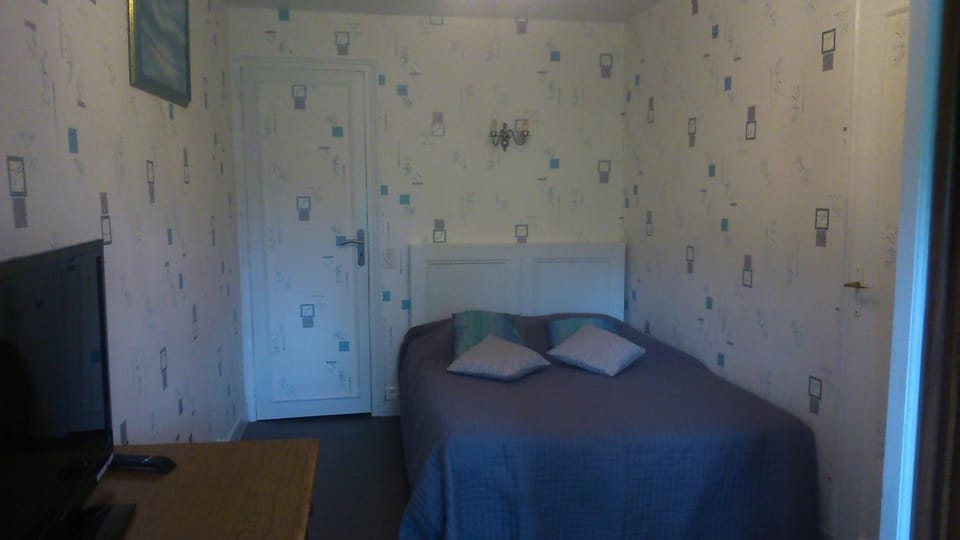 Staff, Bed, People, Garden, Golfcourse, Lobby or reception, Photo of the whole room, Decorative detail, Hiking, Landmark view, River view, River view