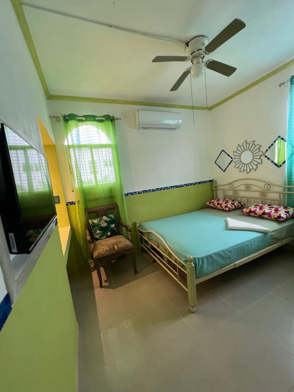 Bed, TV and multimedia, air conditioner