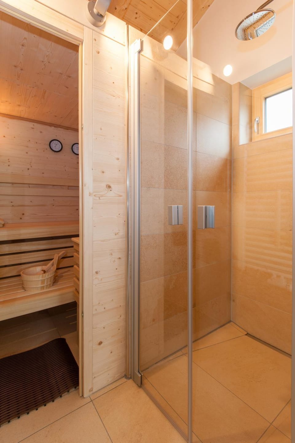 Shower, Sauna