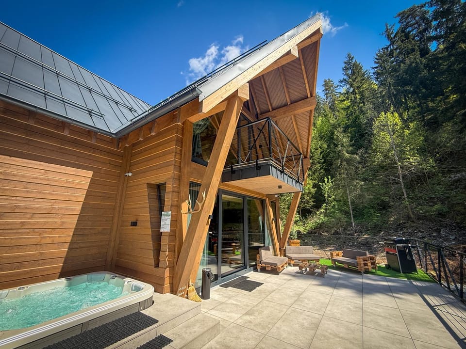 Property building, Hot Tub