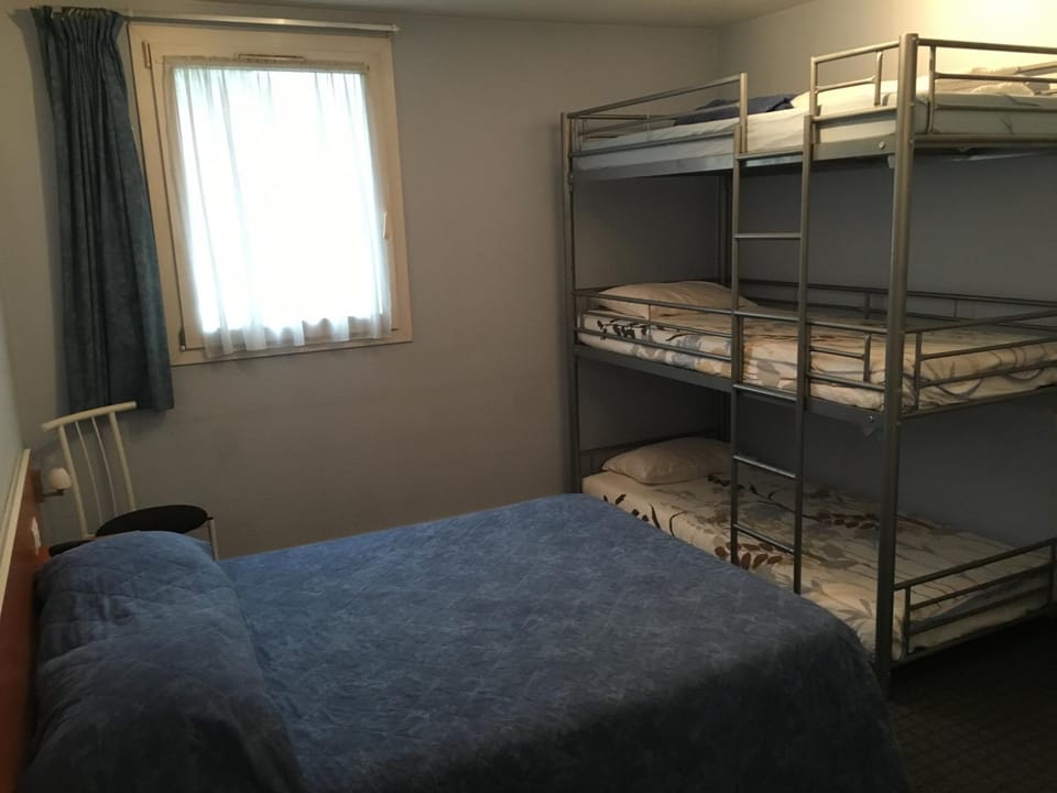 Bed, bunk bed
