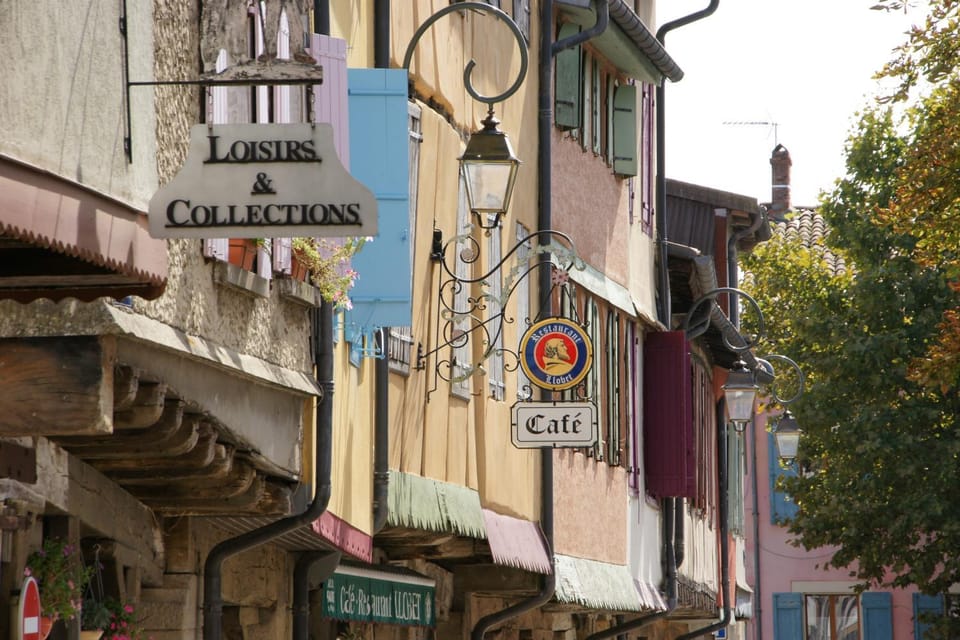 Nearby landmark, Off site, Neighbourhood, Area and facilities, Shopping Area