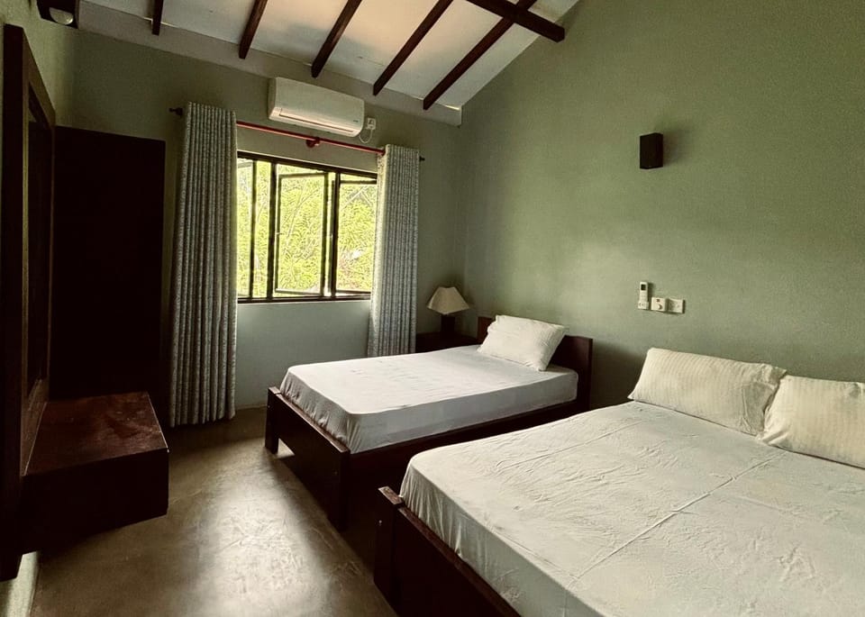 Photo of the whole room, air conditioner