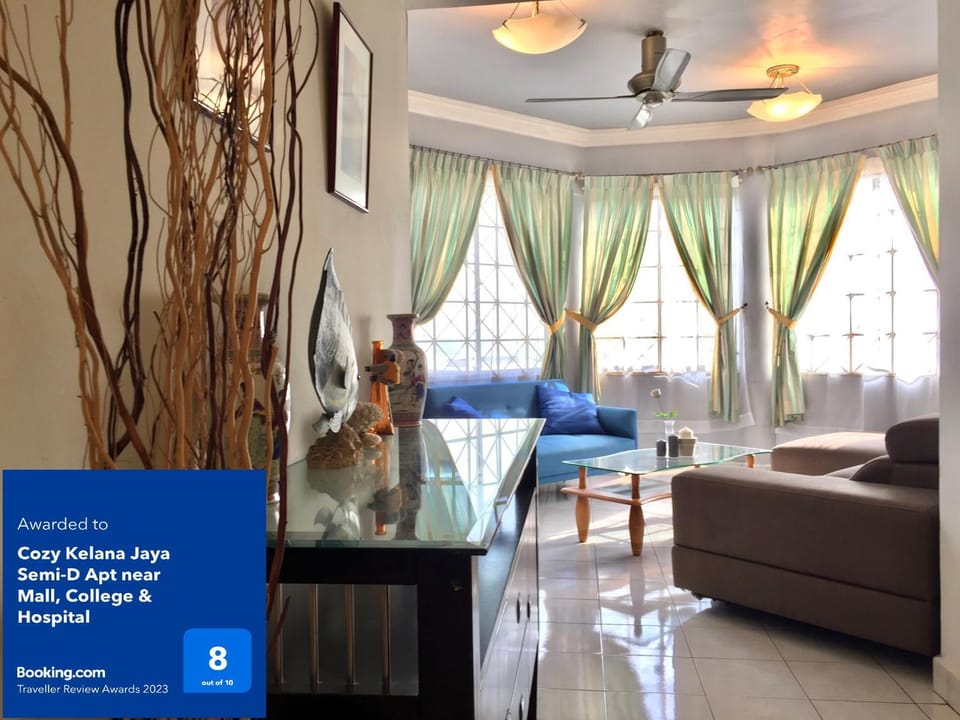 Cozy Kelana Jaya Semi-D Apt near Mall, College & Hospital Apartment in Petaling Jaya