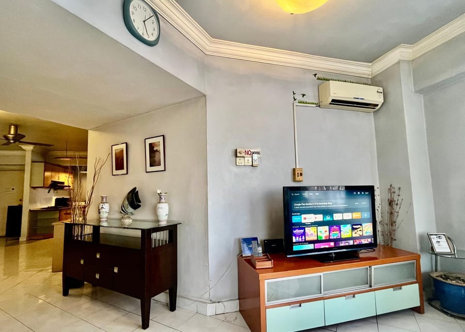 Cozy Kelana Jaya Semi-D Apt near Mall, College & Hospital Apartment in Petaling Jaya