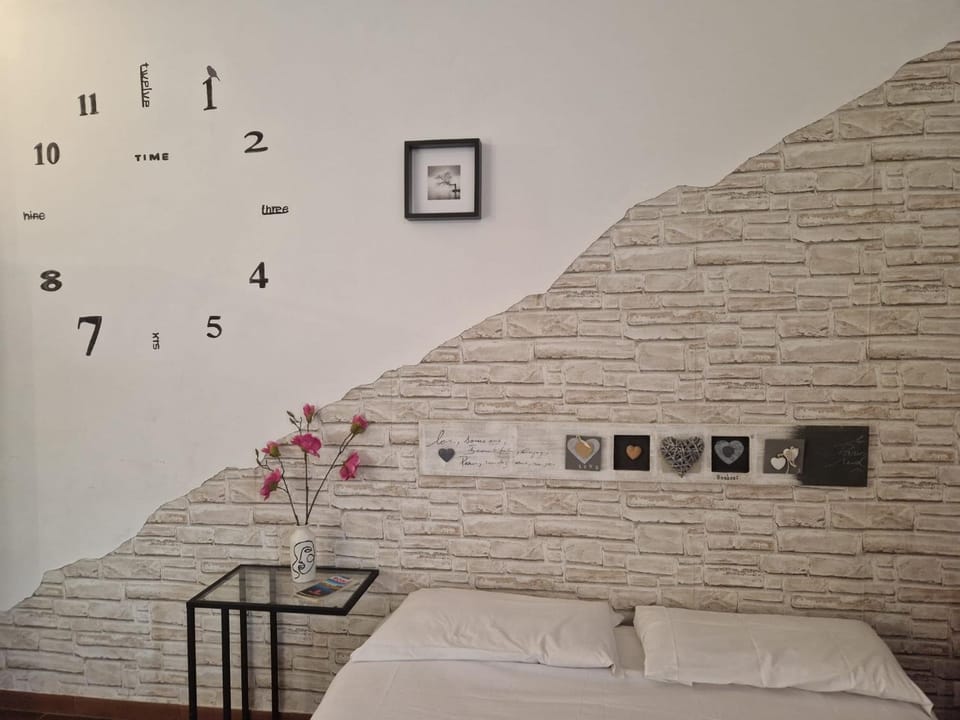 Bed, Photo of the whole room, Decorative detail