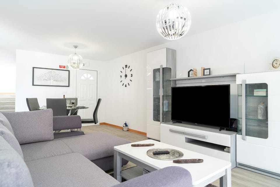 TV and multimedia, Living room, Lounge or bar