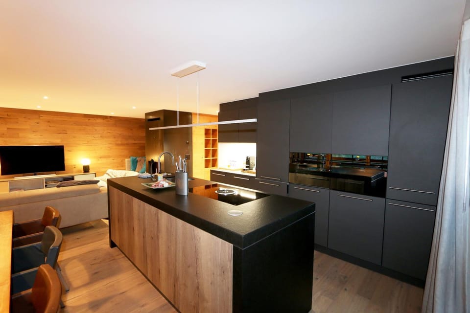 TV and multimedia, Kitchen or kitchenette, oven, stove