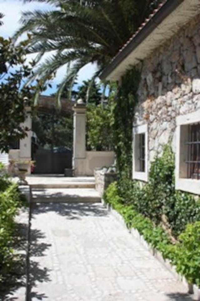 Property building, Facade/entrance