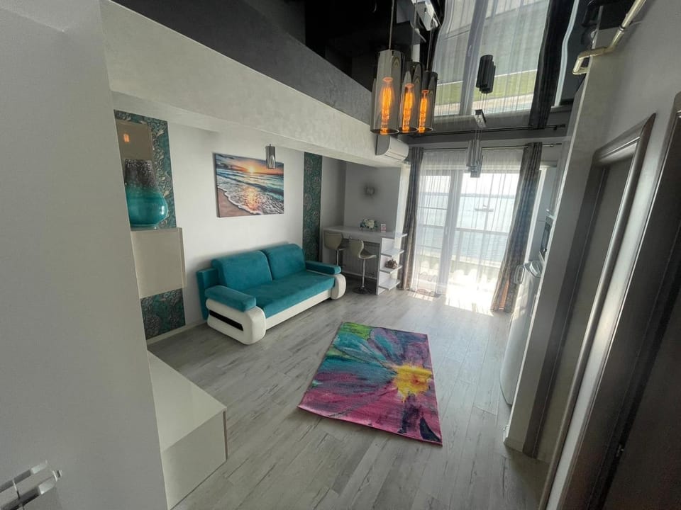 Turquoise Lake View Apartment in Constanta