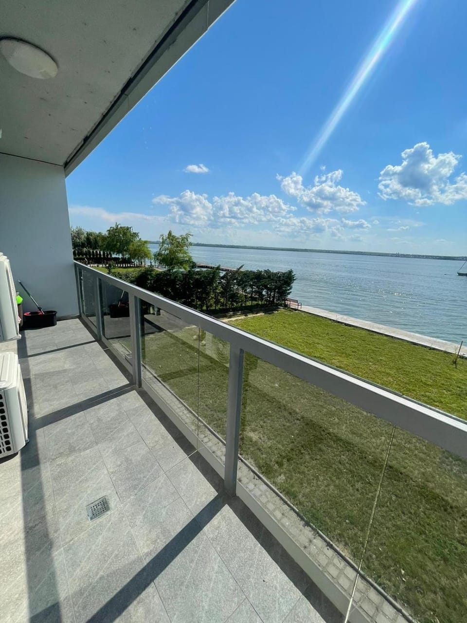 Turquoise Lake View Apartment in Constanta