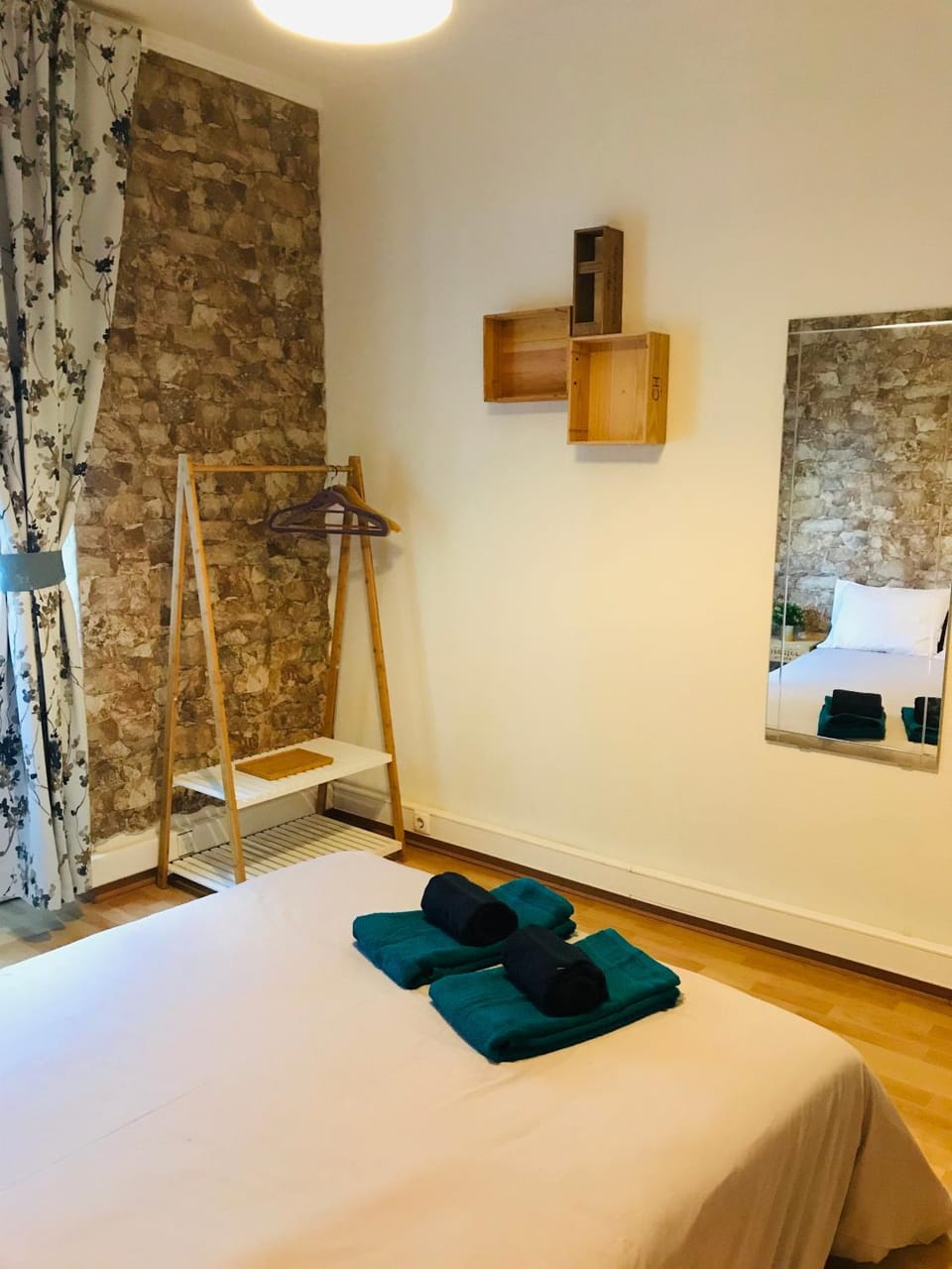 Bed, Photo of the whole room, Decorative detail, Bedroom