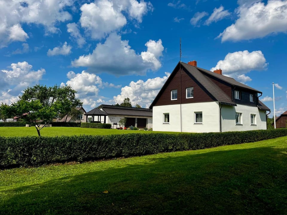 Property building, Day