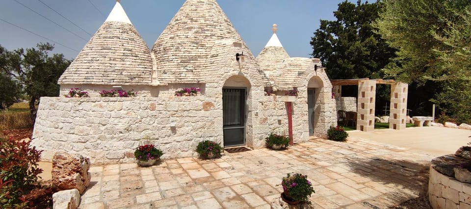 Property building, Patio, Facade/entrance